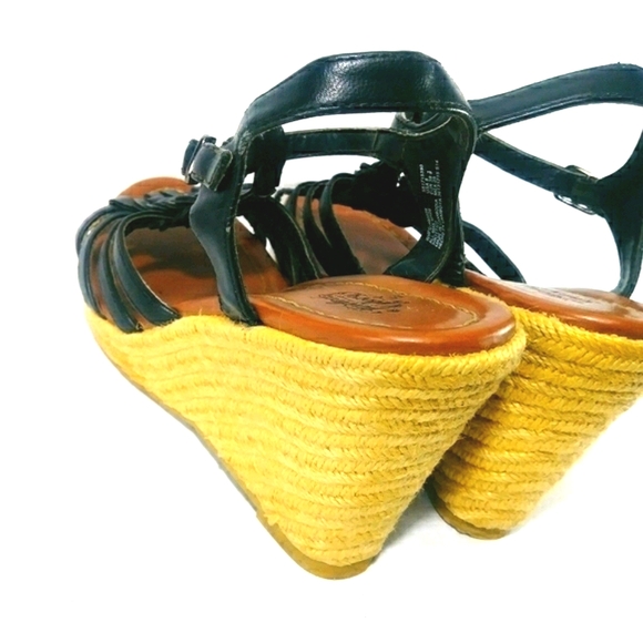 Strappy wedge sandals - Picture 11 of 15